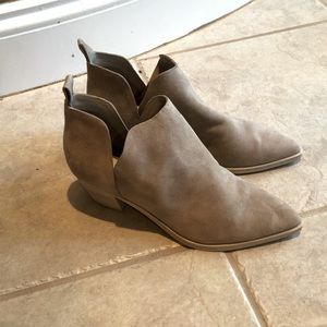 Taupe booties with pointed toe and cutout